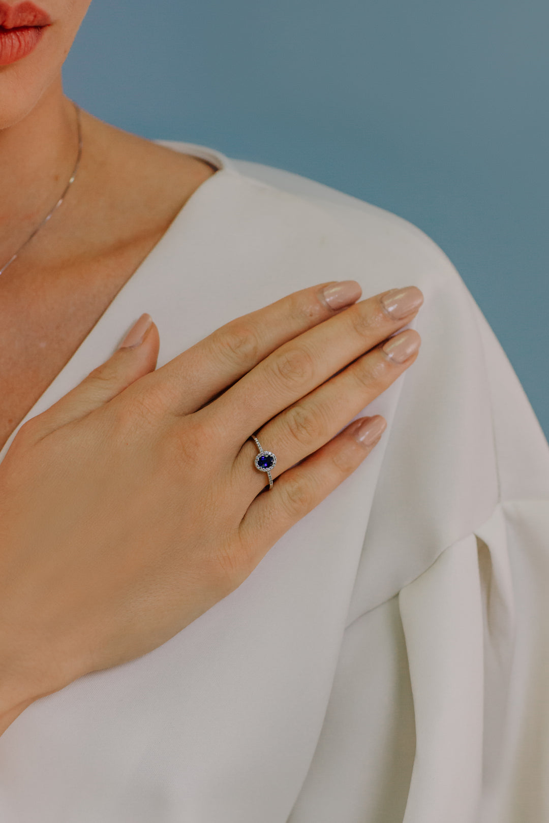 Comete-Goldring mit Diamanten und ovalem blauem Saphir ANB2700