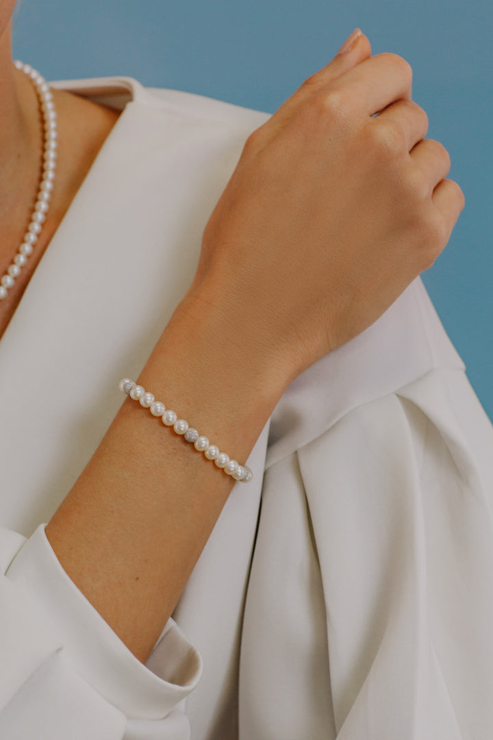 Comete-Armband mit Süßwasserperlen in Gold und Diamantkugeln BRQ193B