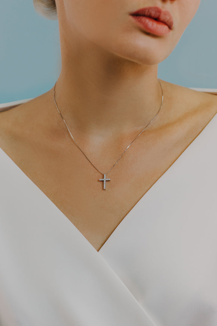 Comete Gold- und Diamant-Kreuz-Halskette GLB1201