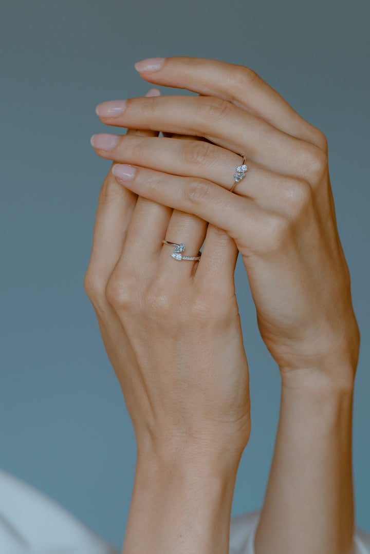 Comete guldring med diamanter og akvamarindråbe ANQ326