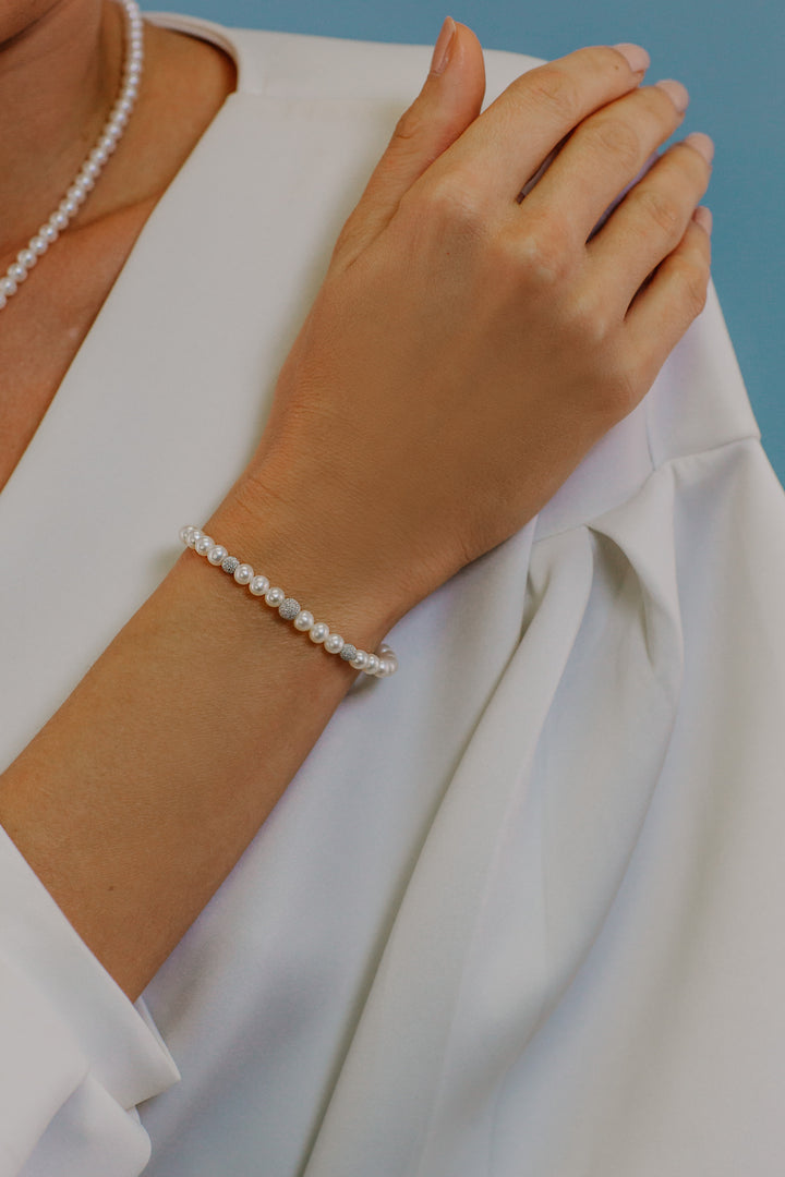 Comete-Armband mit Süßwasserperlen in Gold und Diamantkugeln BRQ195B