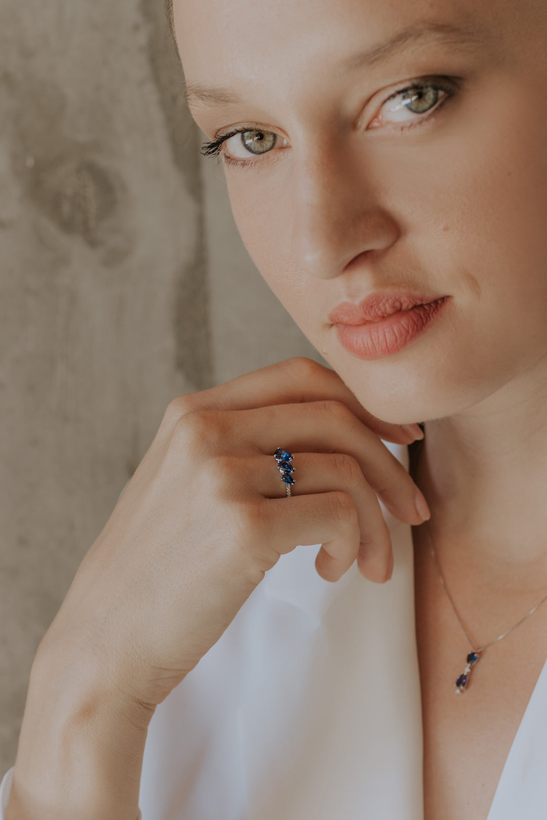 Comete guldring med diamanter og safirer Drop ANB2637