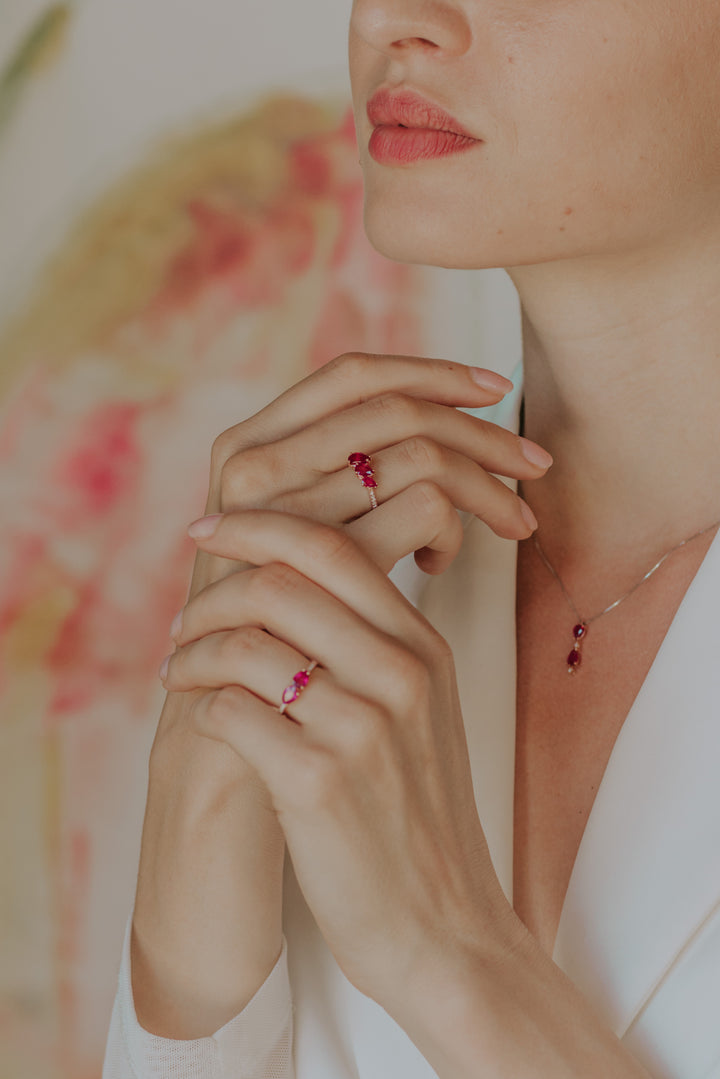 Comete Ring i rosa guld med diamanter og rubiner drop ANB2638