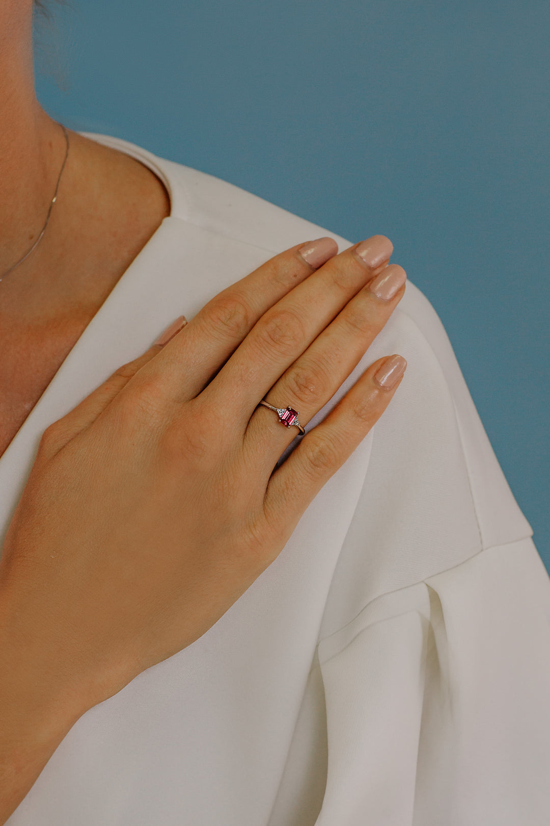 Comete guldring med diamanter og ottekantet rubin ANB2357