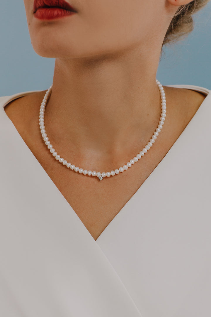 Comete Acquadolce Pearl Strand halskæde i guld og diamant FWQ320