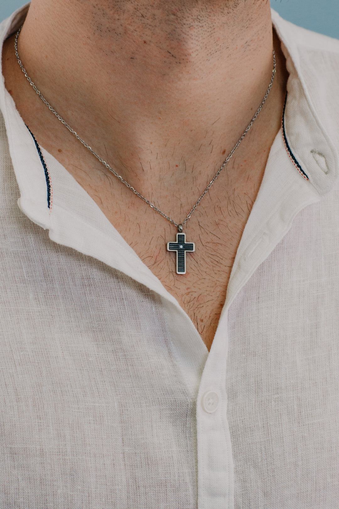 Comete Cross halskæde i stål og sort PVD fra UGL635 Texture Collection