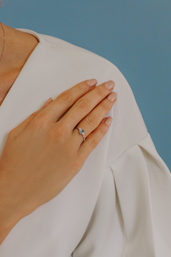 Comete guldring med diamanter og ottekantet akvamarin ANQ306