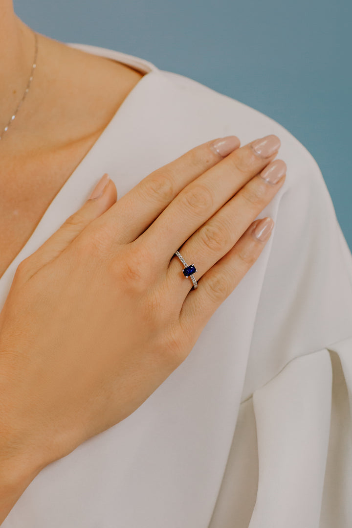 Comete-Goldring mit Diamanten und blauem Saphir ANB2565