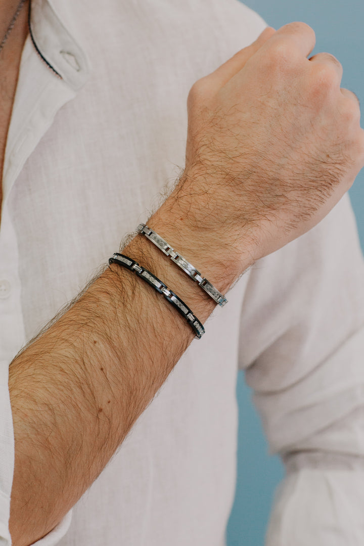Comete Texture armbånd i poleret og satin stål UBR980