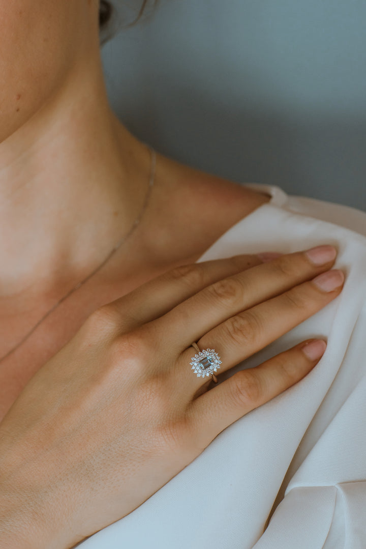 Comete guldring med diamanter og ottekantet akvamarin ANQ324