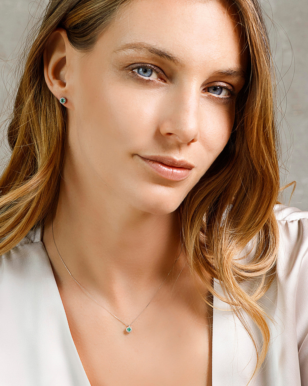 Comete-Halskette aus Gold, Diamanten und rundem Smaragd GLB1674