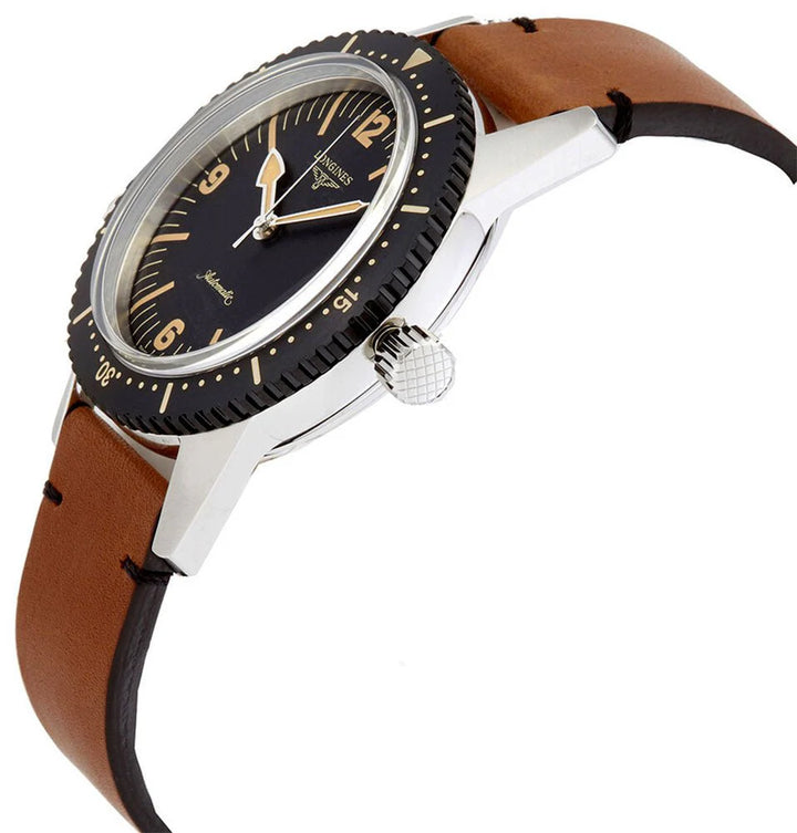 Longines herre ser på Longines Skin Diver Watch 42mm Automatisk stål L2.822.4.56.2