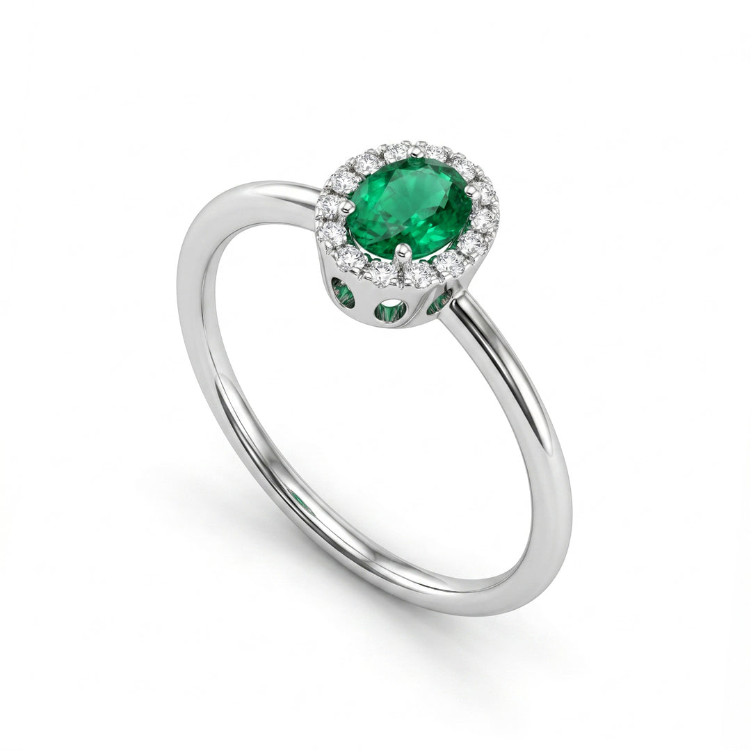 Mikiko, ein 18 Karat ovaler Smaragd 5x4 mit Diamantkontur und glattem Schaft MA5234O4SMN