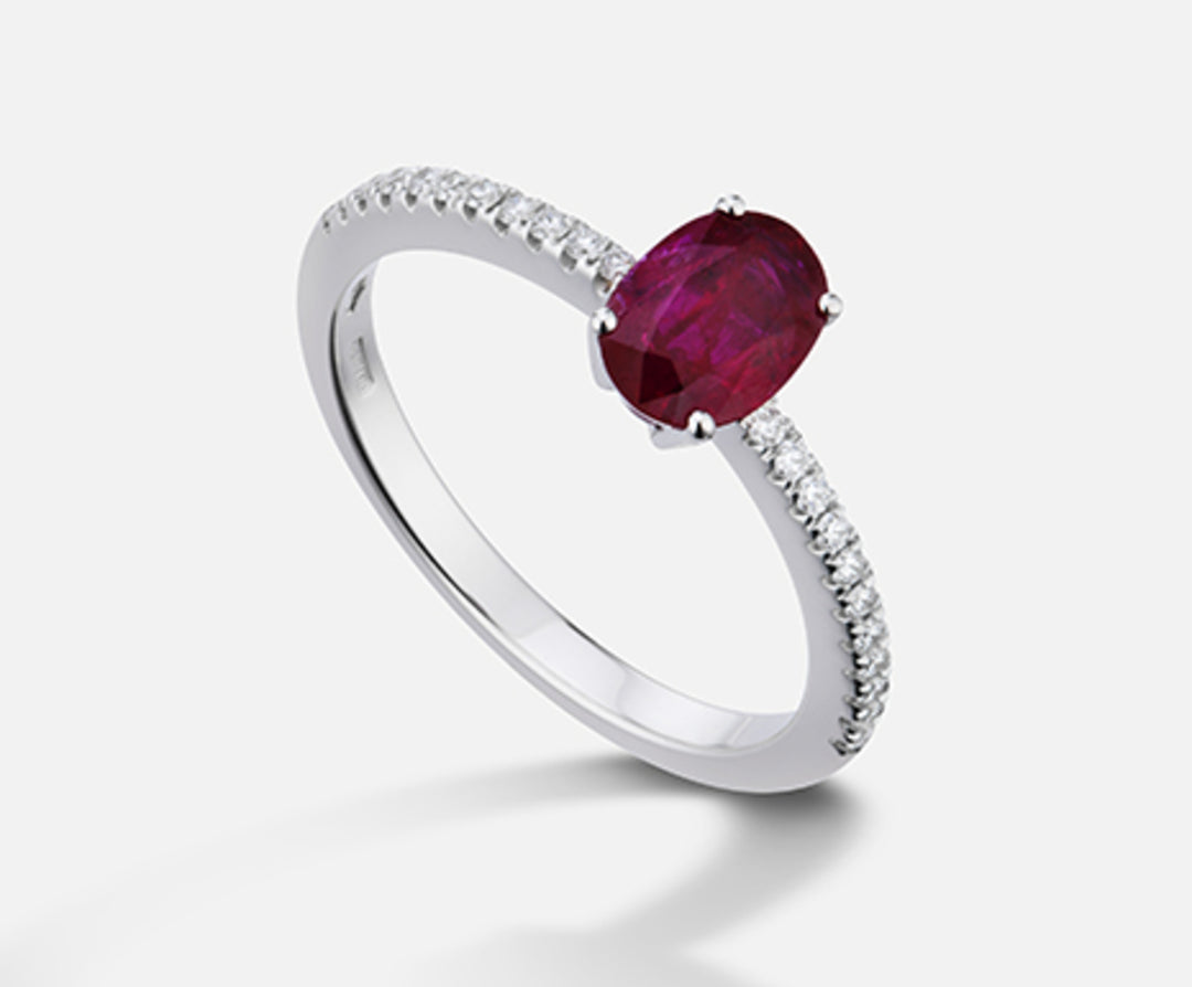 Mikiko ein 18k Rubin n. oval 7x5 ct.0,83 Durchm. ct.0,13 MA5104O4RBN083