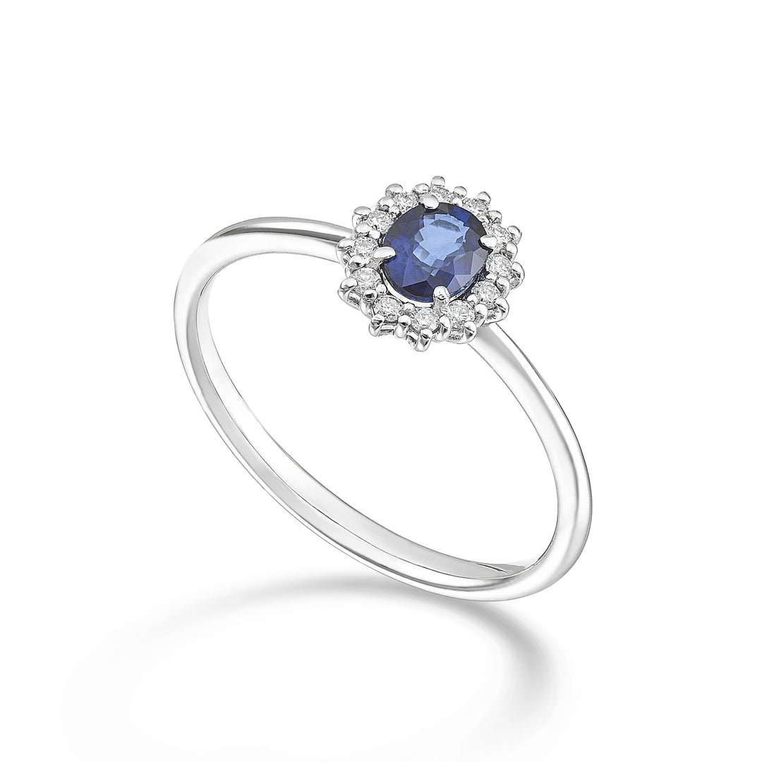 Mikiko en 18k naturlig safir. oval 5x4 ct.0,40 diam. 0,10 ct MA5167O4ZFN