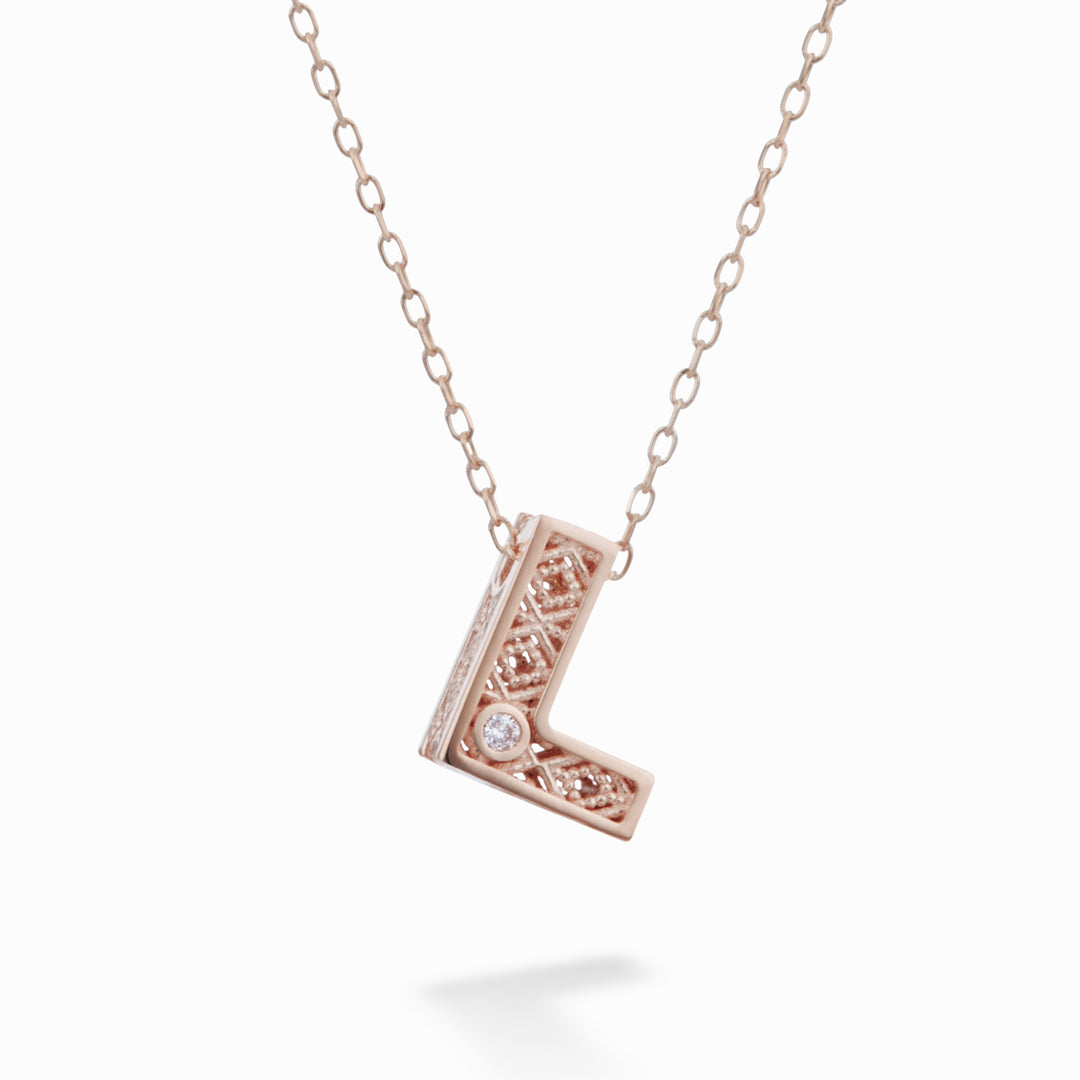 Mikiko cl 18k bokstaven l roséguld diam. ct.0,01 MDLETLO3