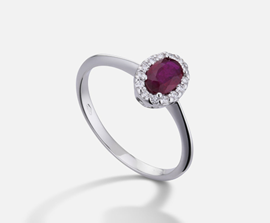 Mikiko, ein ovaler Rubin aus 18 Karat, 6 x 4 ct. 0,40 dia ct. 0,09 MA5115O4RBC