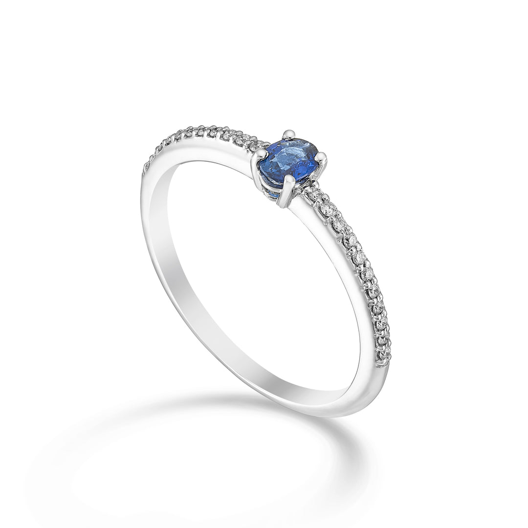 Mikiko, ein 18 Karat ovaler Tansanit mit 4 x 3 ct. 0,14 Durchm. ct.0,08 MA5174O4TZN