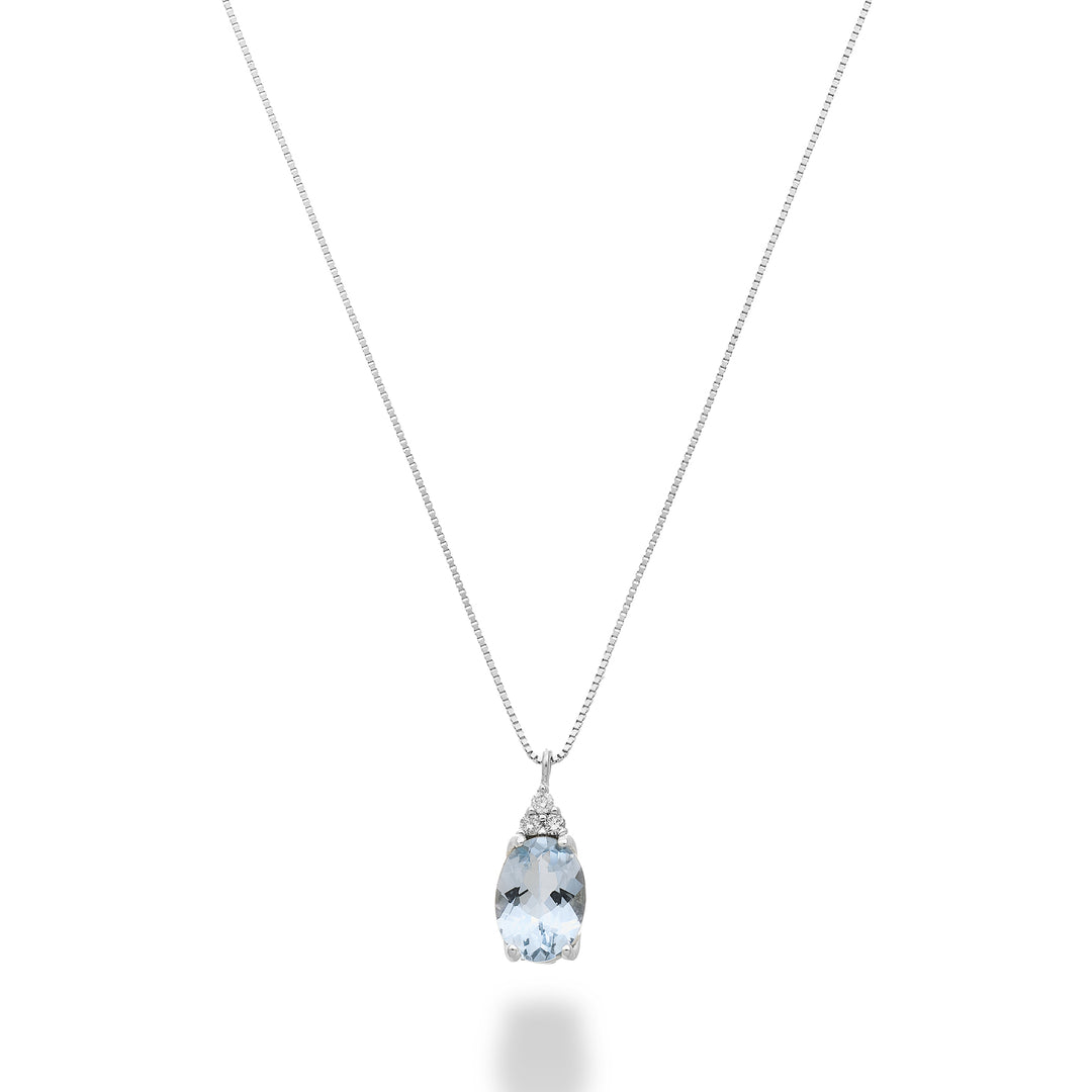 Mikiko ovaler Aquamarin 7x5, 9 Karat, mit drei Diamanten MD5189R4AM