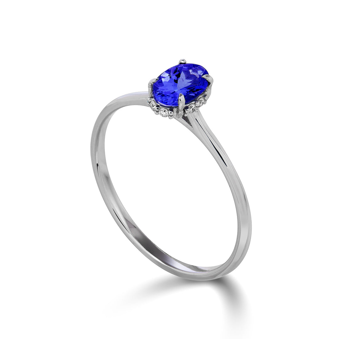 Mikiko en 18k tanzanit oval 6x4 set med diamanter MA5219O4TZN