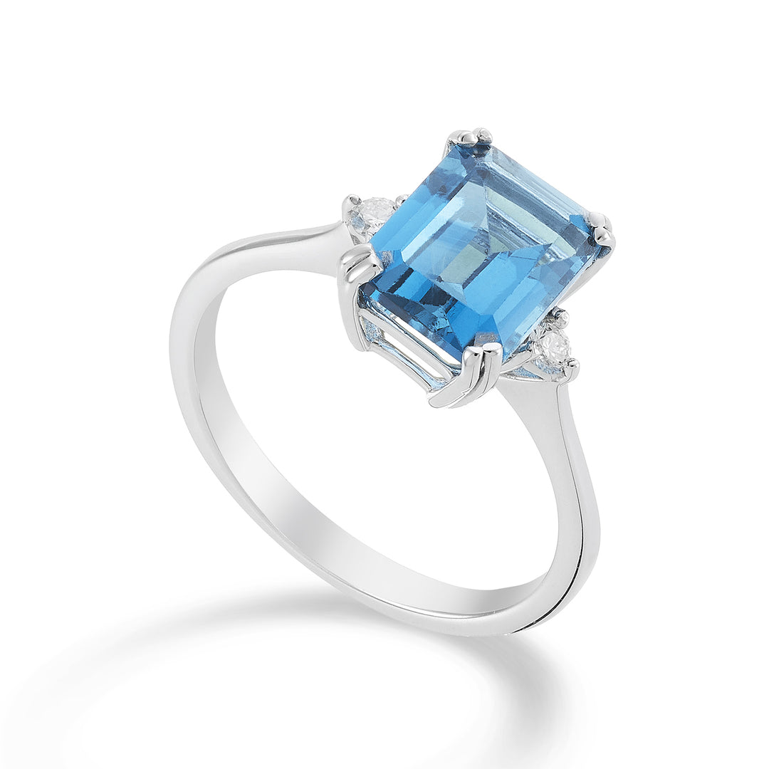 Mikiko en 18k ottekantet blå topas 7x9 ct.2.90 diam. ct.0,08 MACL090DITPAZ4O4