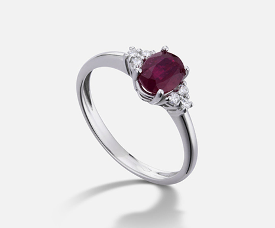 Mikiko och 18k ruby ​​n. oval 7x5 ct.0.85 dia ct.0.09 MA5112O4RBN085