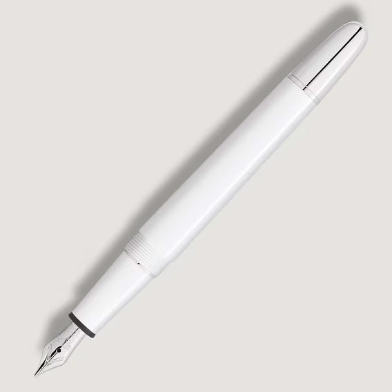 Montblanc Meisterstück Classique Füllfederhalter mit weißer Spitze M 137120
