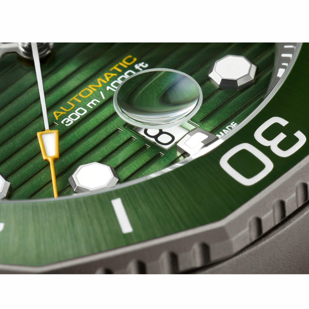 TAG Heuer orologio Aquaracer Professional 300 Calibre 5 43mm verde automatico titanio WBP208B.BF0631 - Capodagli 1937